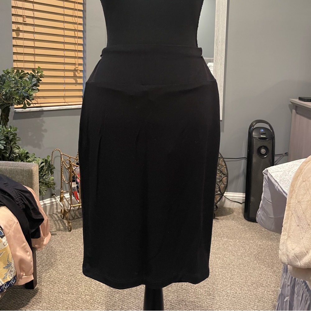 Black tube skirt (petite) by Saint Grace